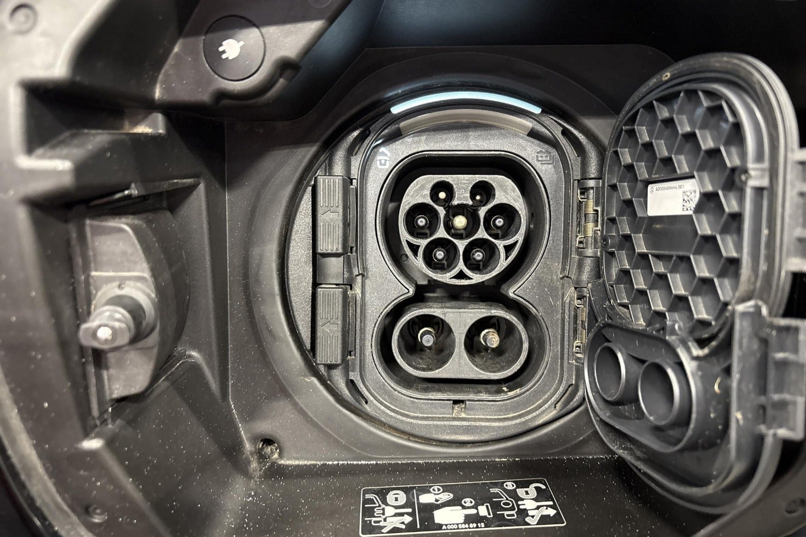 Sort Mercedes EQA250+ fra 2024