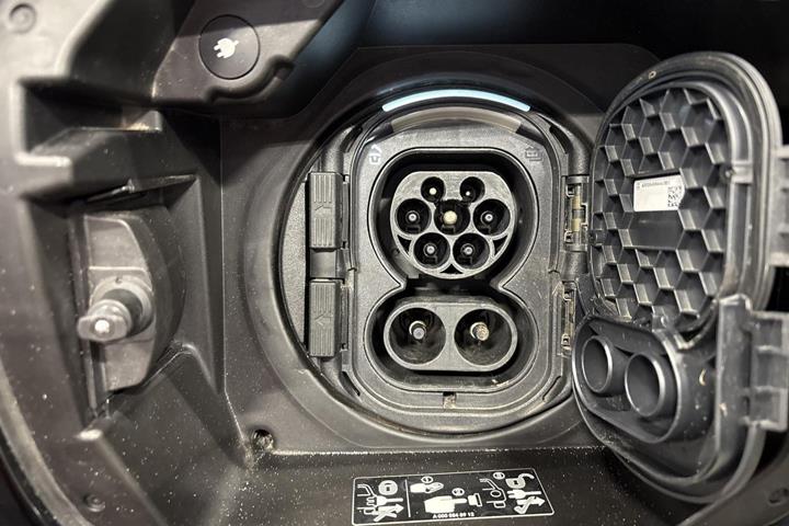 Sort Mercedes EQA250+ fra 2024