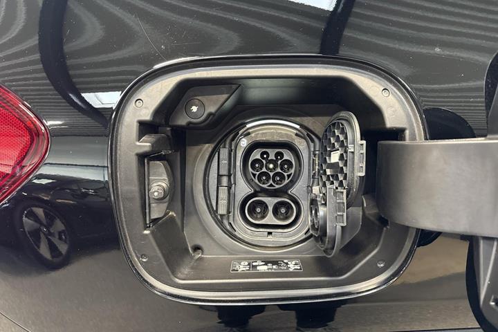 Sort Mercedes EQA250+ fra 2025