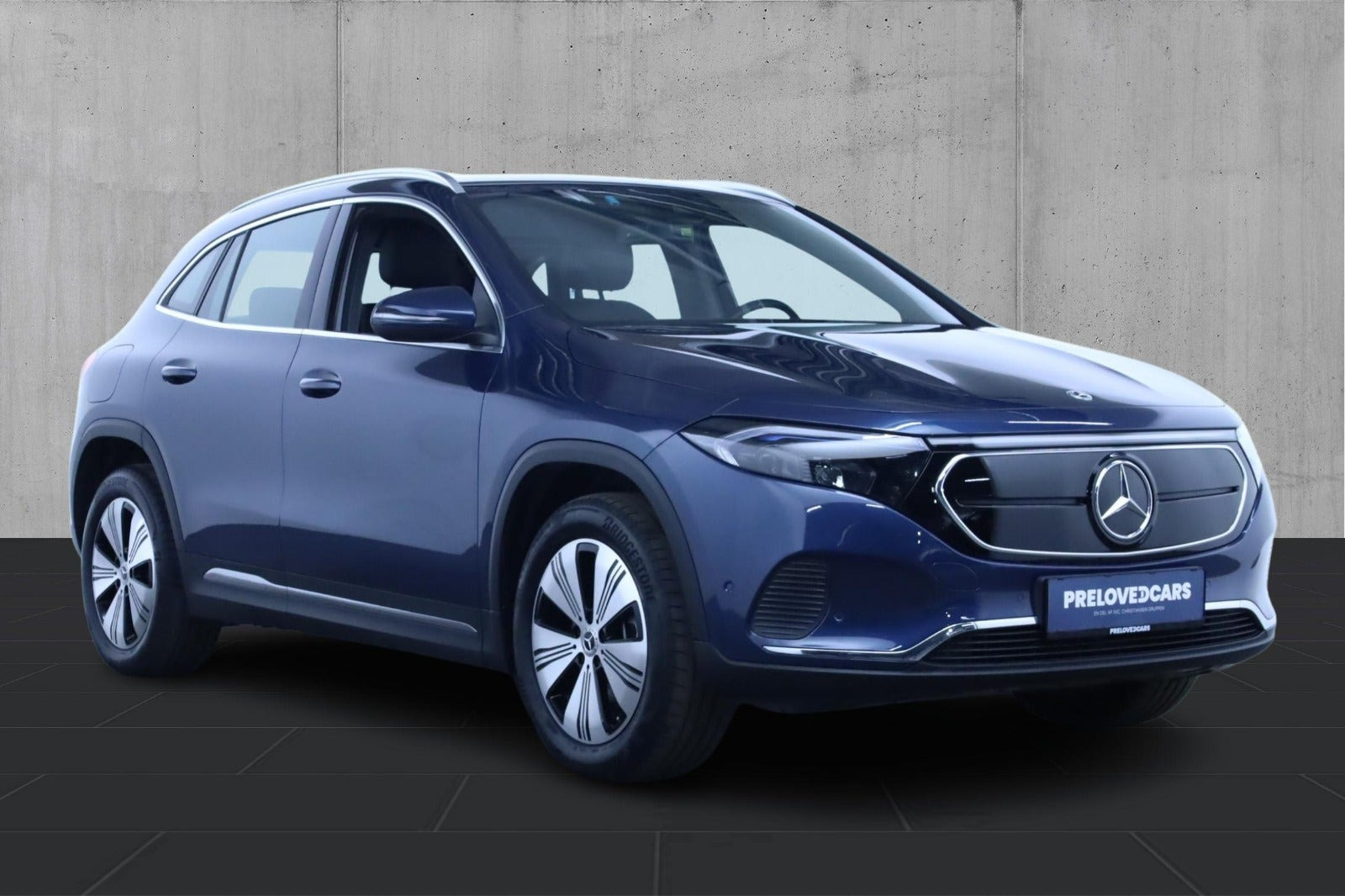 Blå Mercedes EQA250+ fra 2023