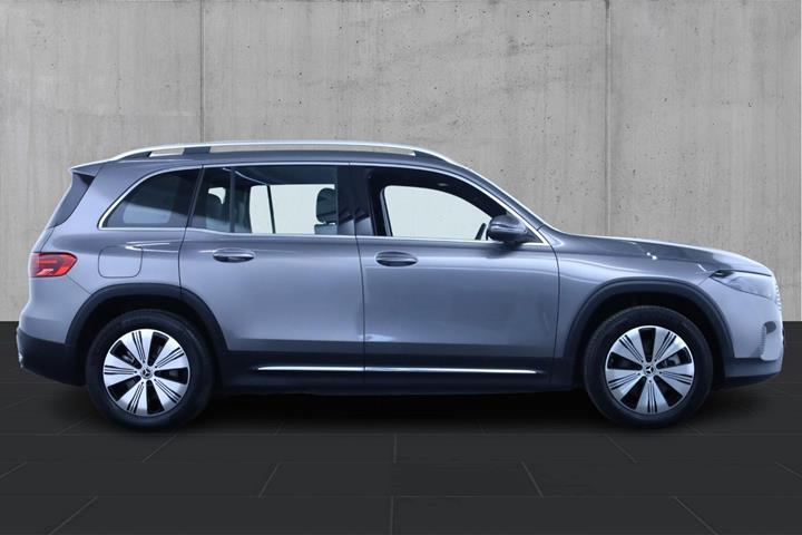 Grå Mercedes EQB250+ fra 2026