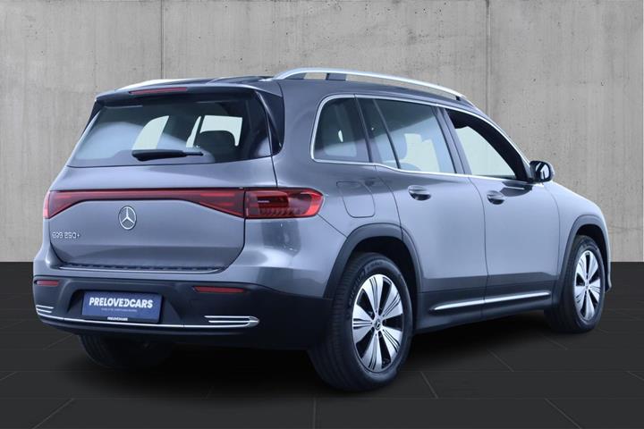Grå Mercedes EQB250+ fra 2026