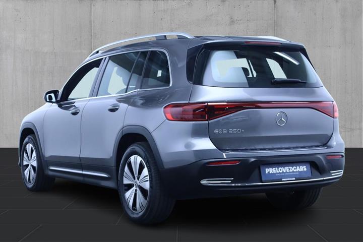 Grå Mercedes EQB250+ fra 2026