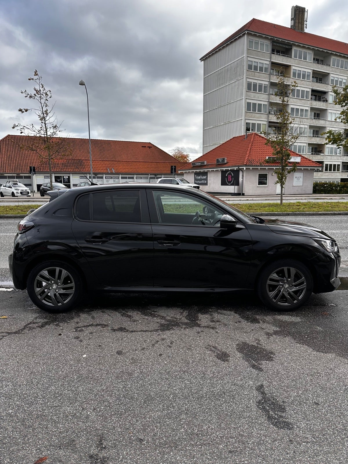 Sort Peugeot 208 fra 2022