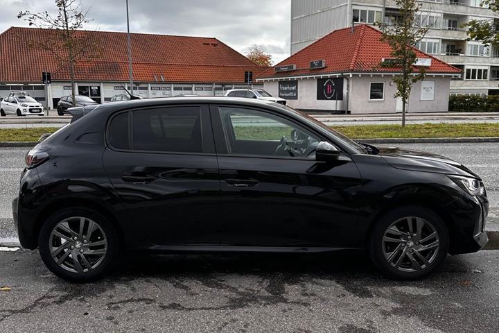 Sort Peugeot 208 fra 2022