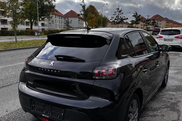 Sort Peugeot 208 fra 2022