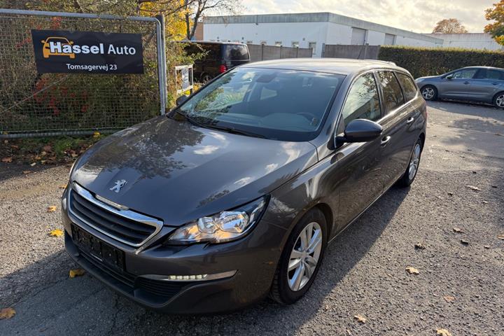 Grøn Peugeot 308 fra 2015