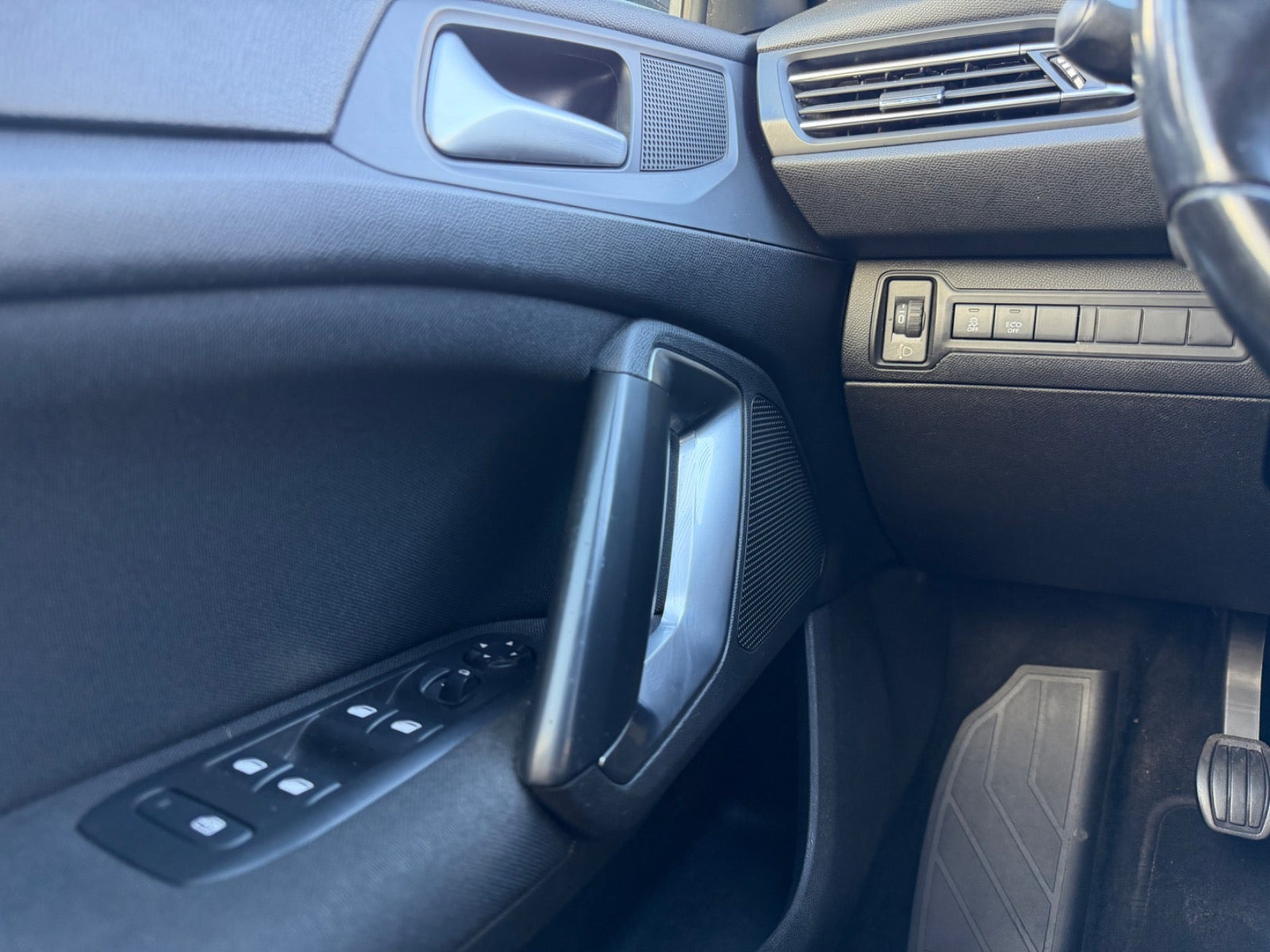 Grøn Peugeot 308 fra 2015