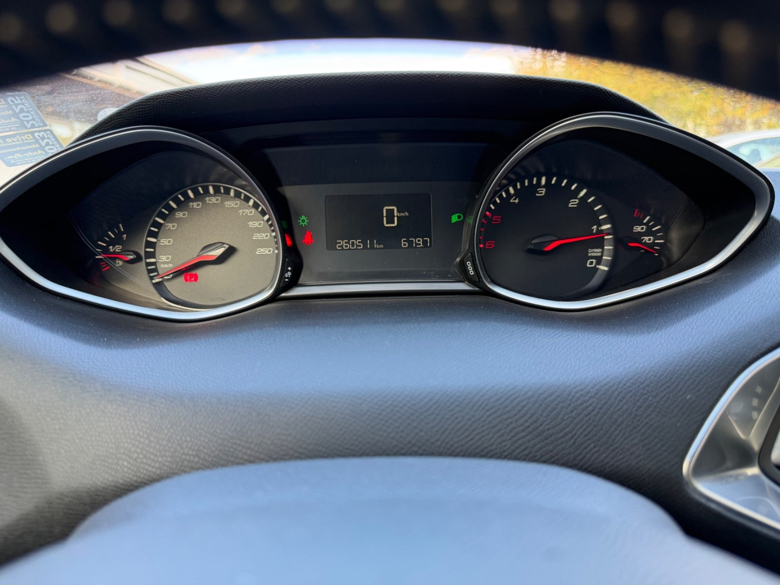 Grøn Peugeot 308 fra 2015