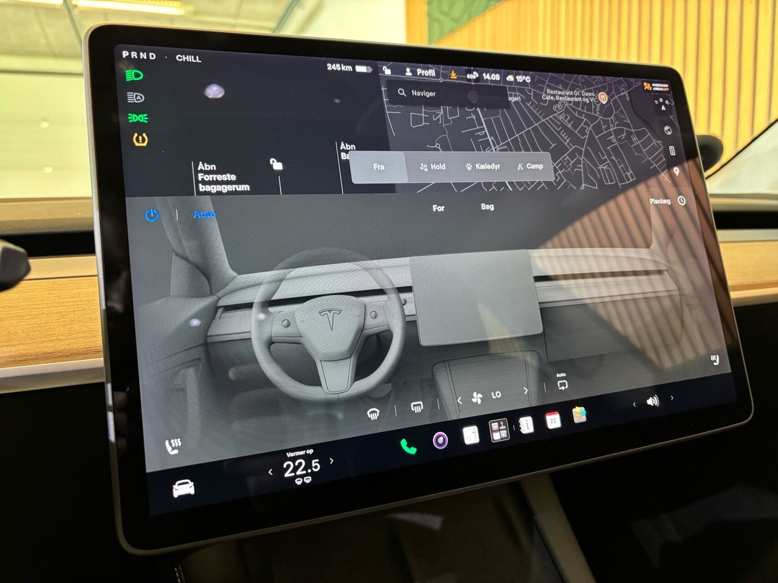 Blå Tesla Model 3 fra 2021