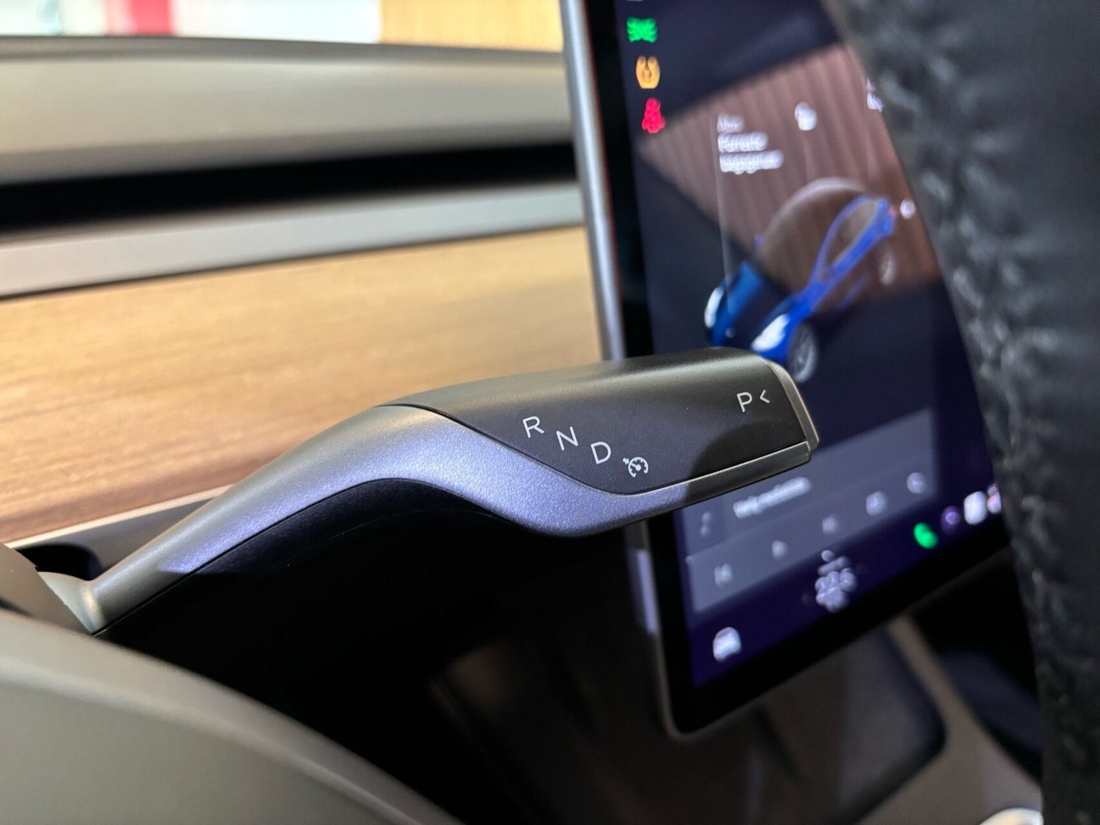 Blå Tesla Model 3 fra 2021