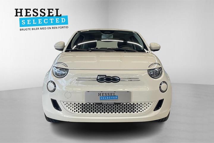 Hvid Fiat 500e fra 2023