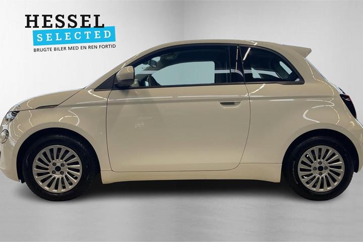 Hvid Fiat 500e fra 2023