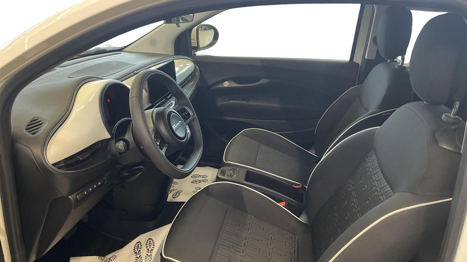 Hvid Fiat 500e fra 2023