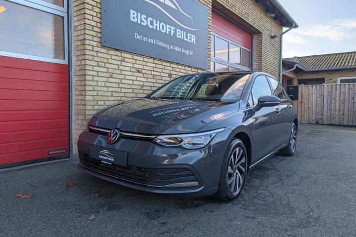 Grå VW Golf VIII fra 2022