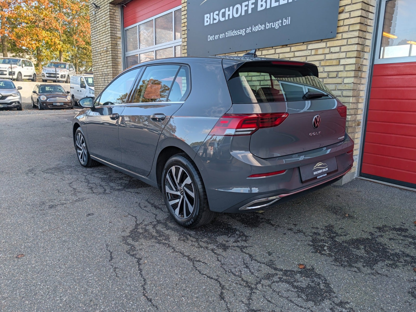 Grå VW Golf VIII fra 2022