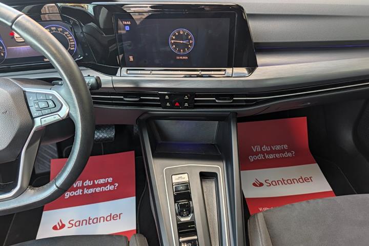 Grå VW Golf VIII fra 2022