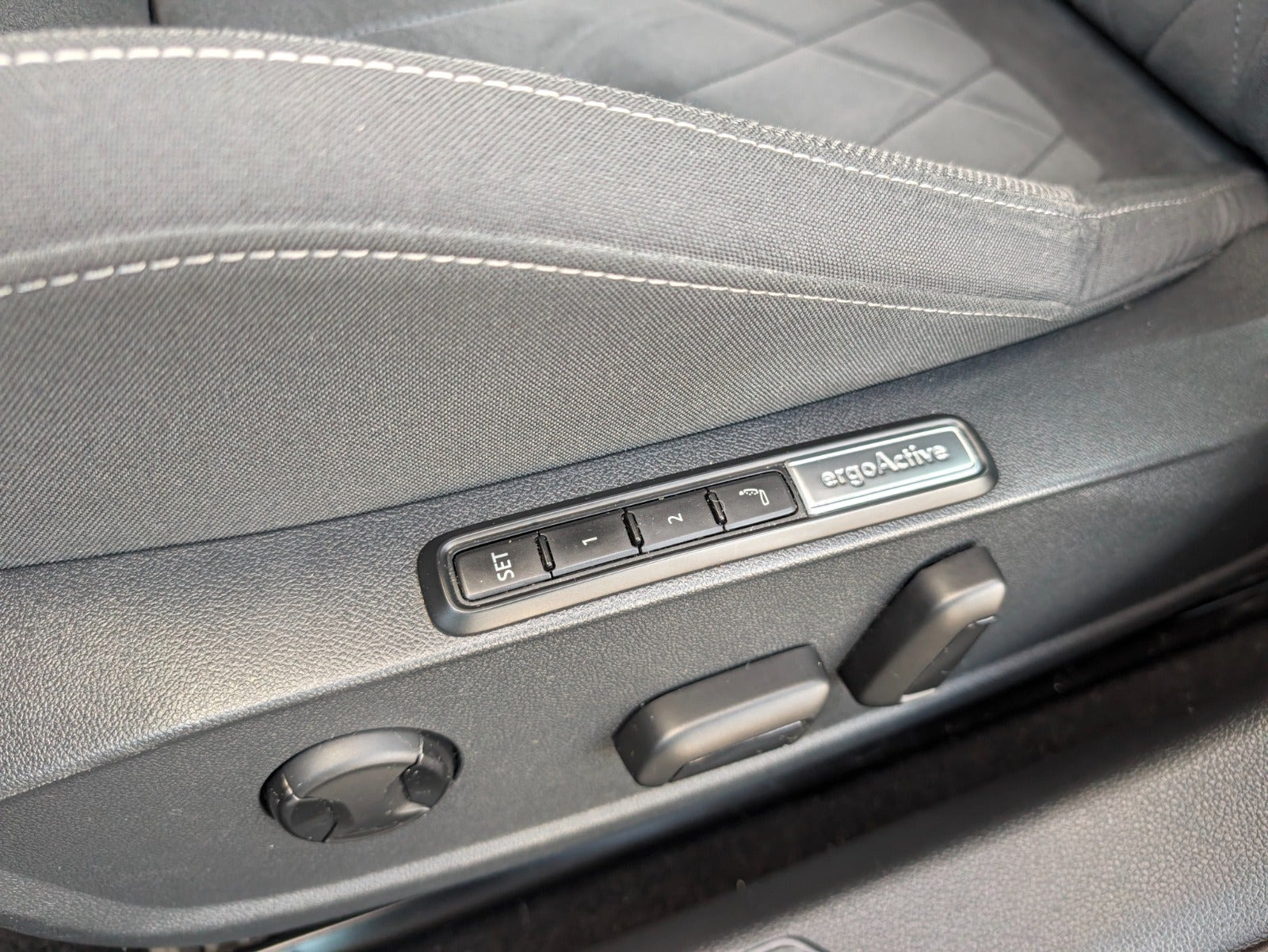 Grå VW Golf VIII fra 2022