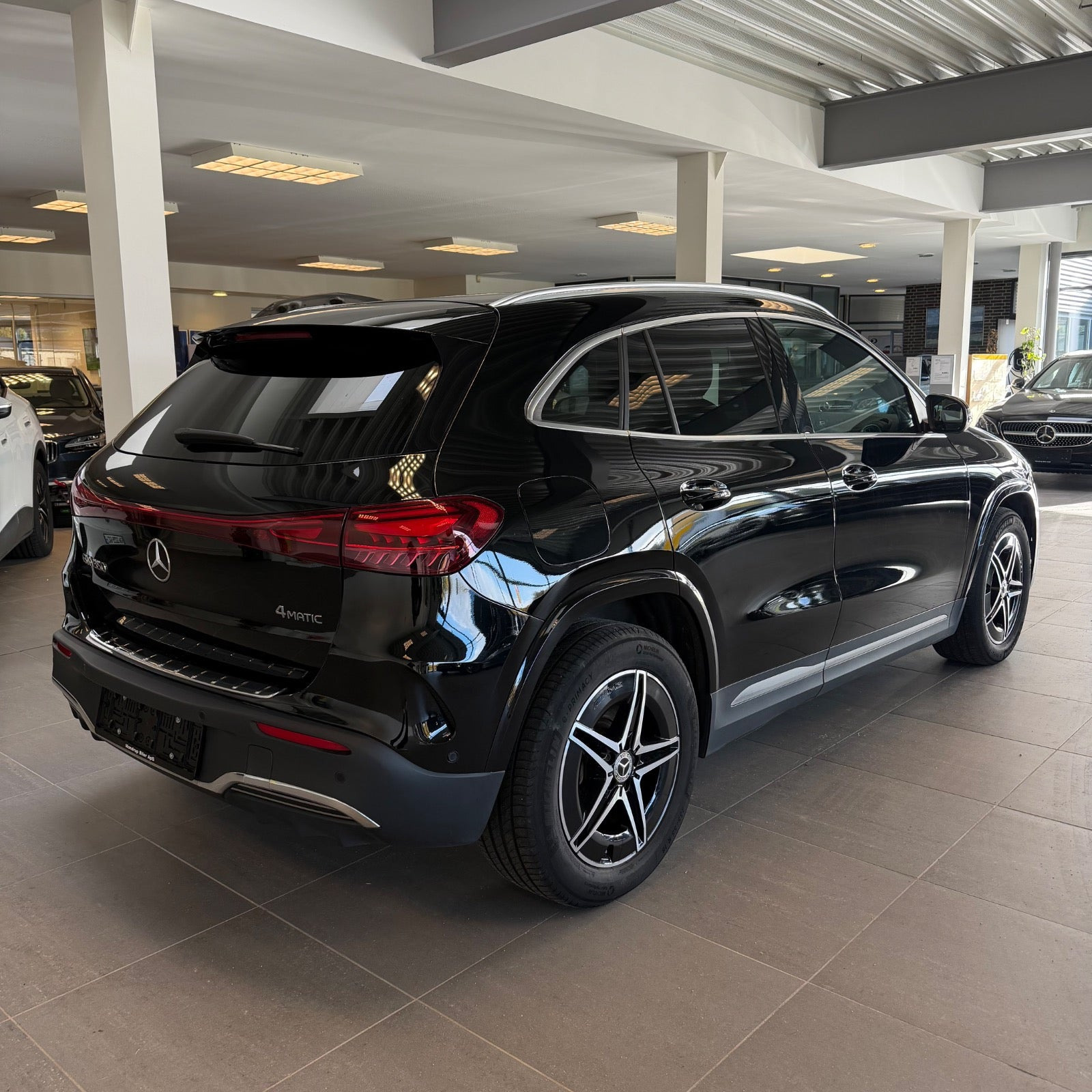 Sort Mercedes EQA350 fra 2024