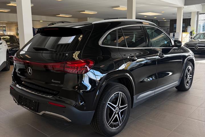 Sort Mercedes EQA350 fra 2024