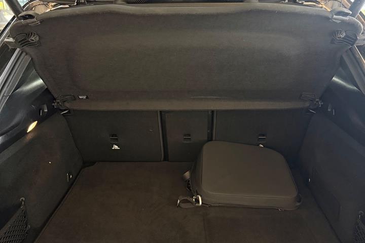 Sort Mercedes EQA350 fra 2024