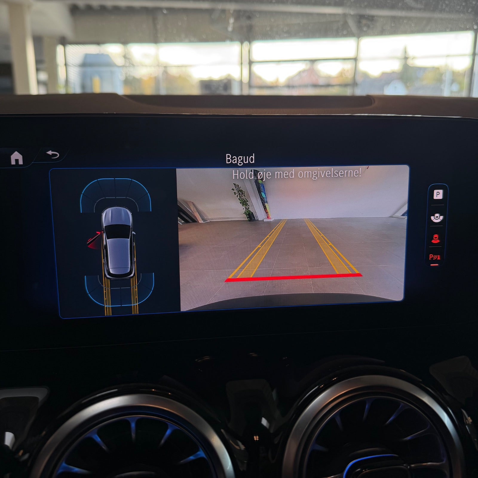 Sort Mercedes EQA350 fra 2024