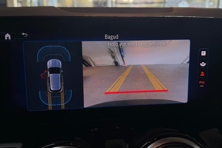 Sort Mercedes EQA350 fra 2024