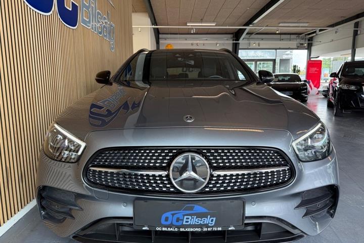 Grå Mercedes E300 de fra 2020