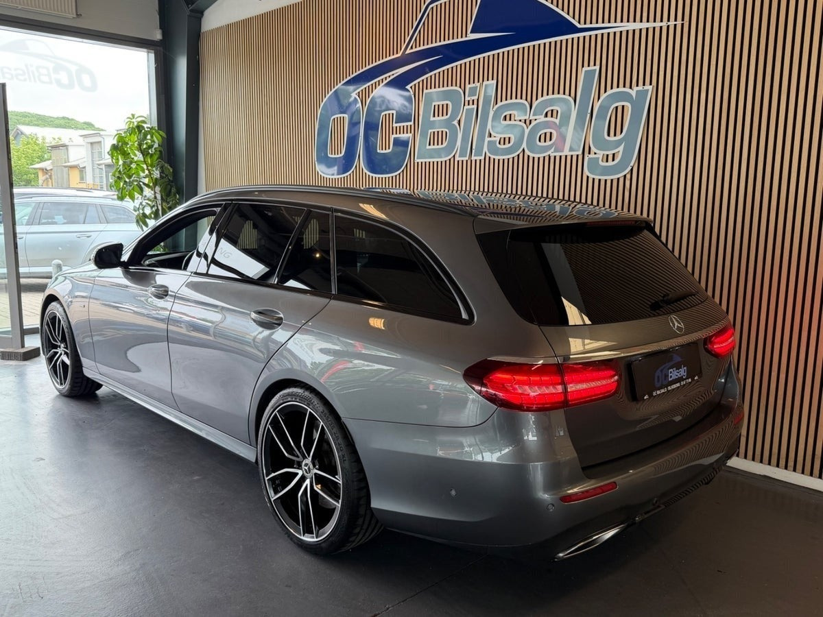 Grå Mercedes E300 de fra 2020