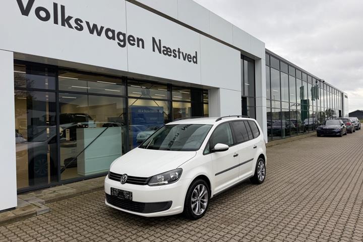 Hvid VW Touran fra 2013