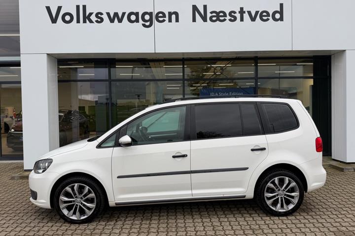 Hvid VW Touran fra 2013