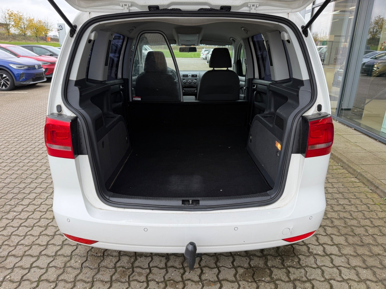 Hvid VW Touran fra 2013