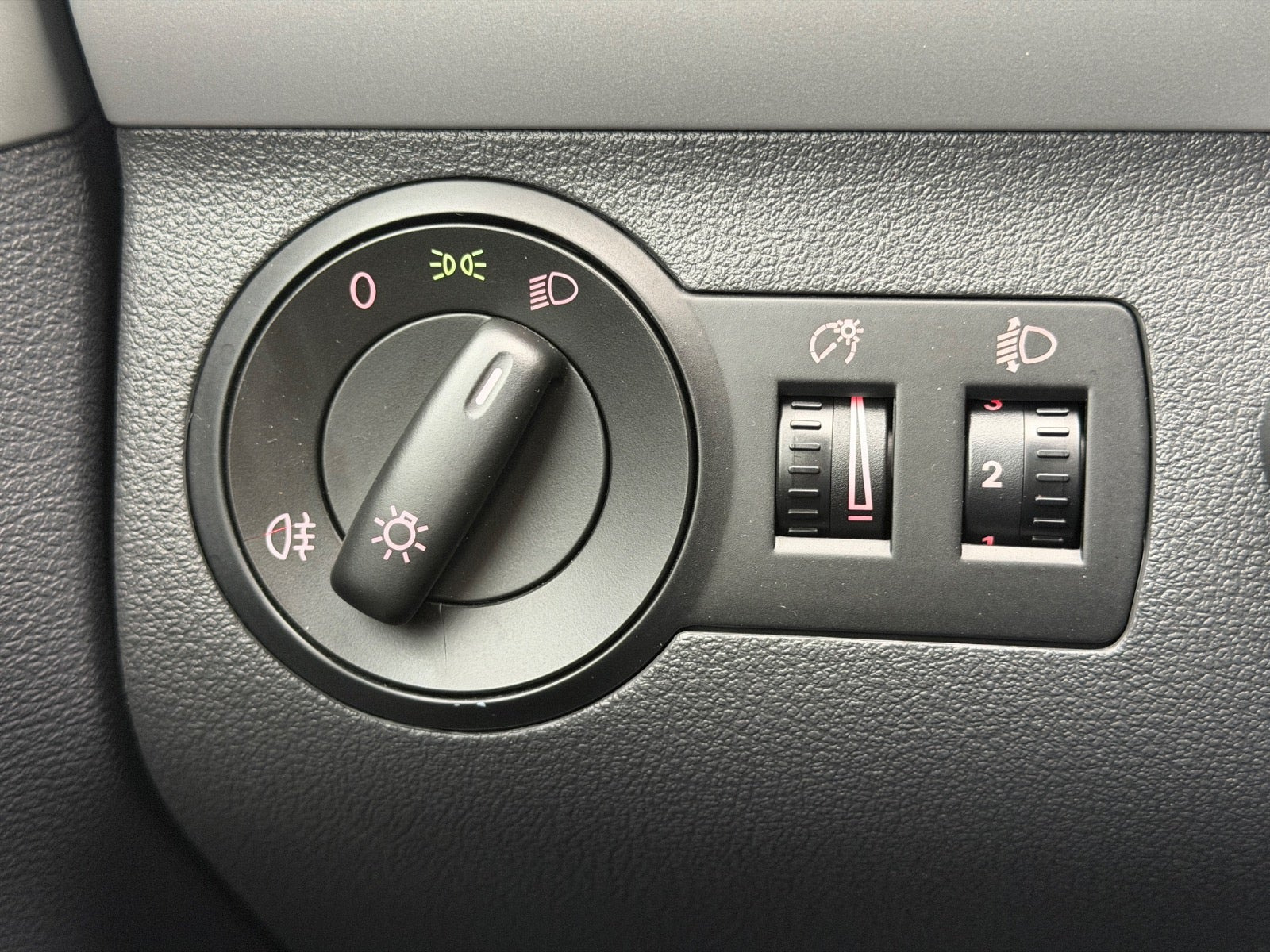 Hvid VW Touran fra 2013