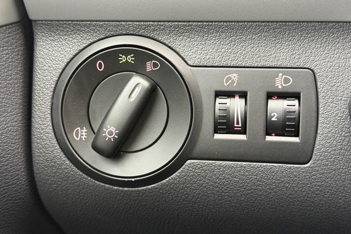Hvid VW Touran fra 2013