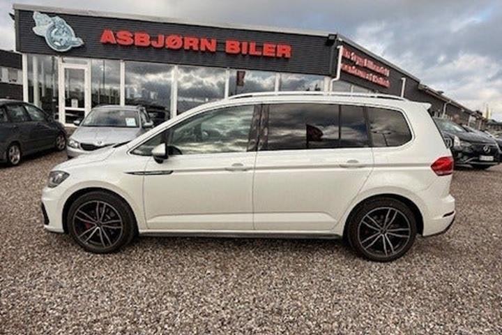 Hvid VW Touran fra 2018