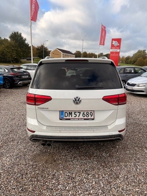 Hvid VW Touran fra 2018