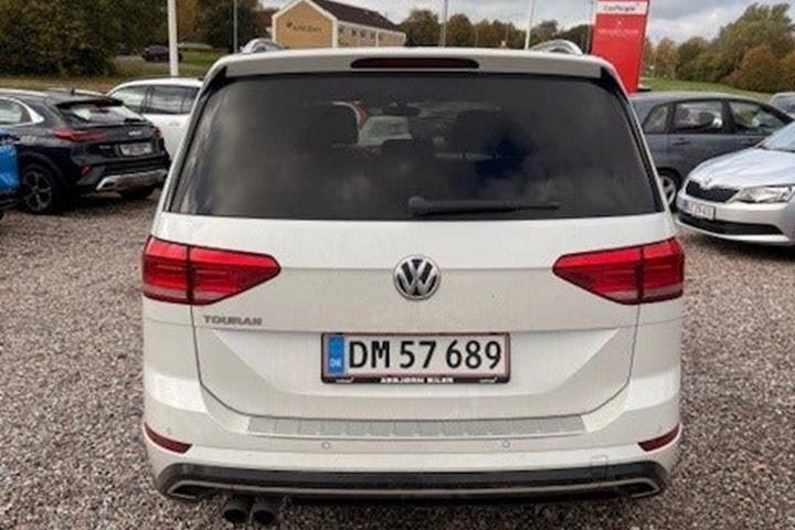 Hvid VW Touran fra 2018