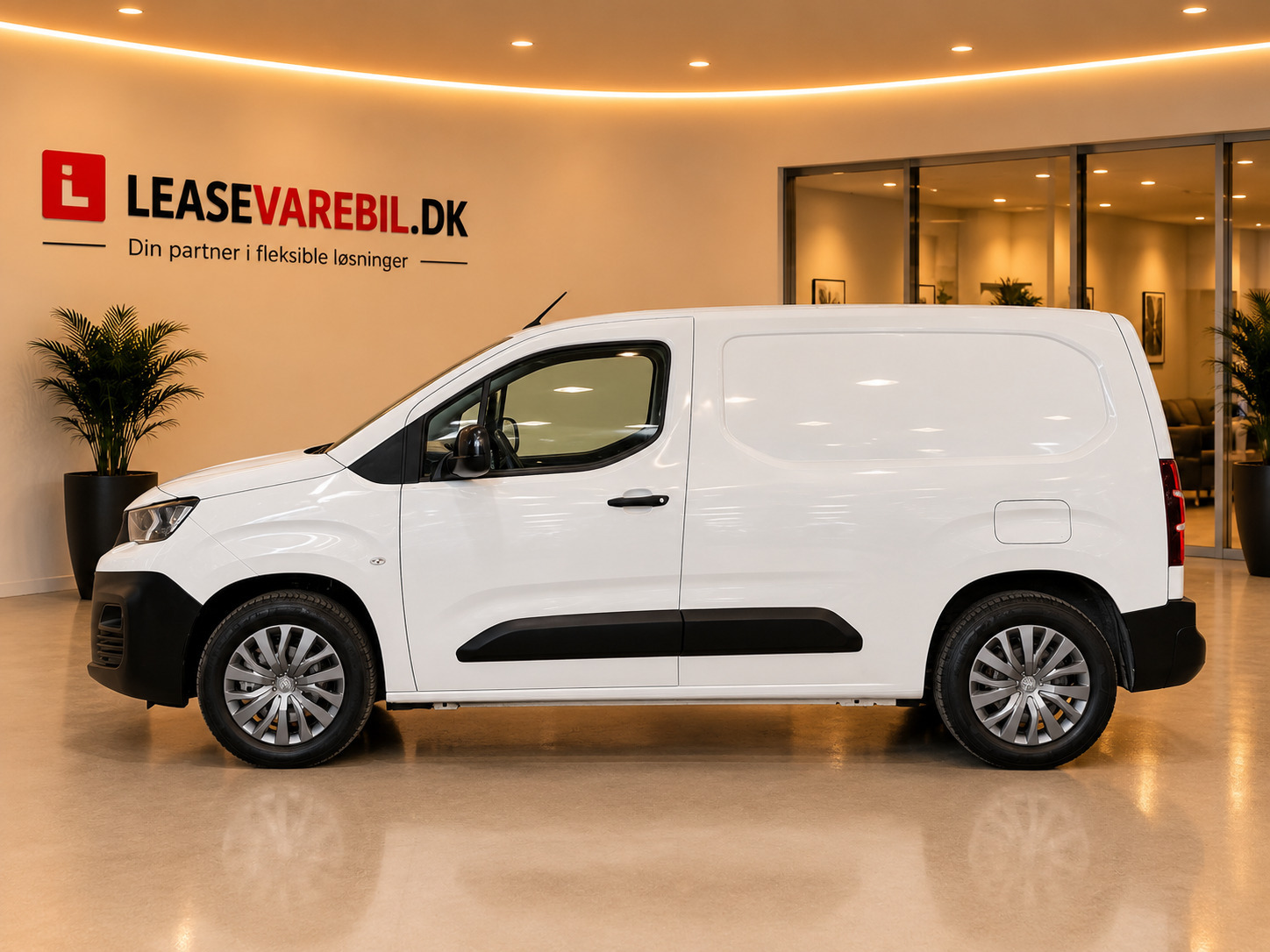 Hvid Peugeot e-Partner fra 2022