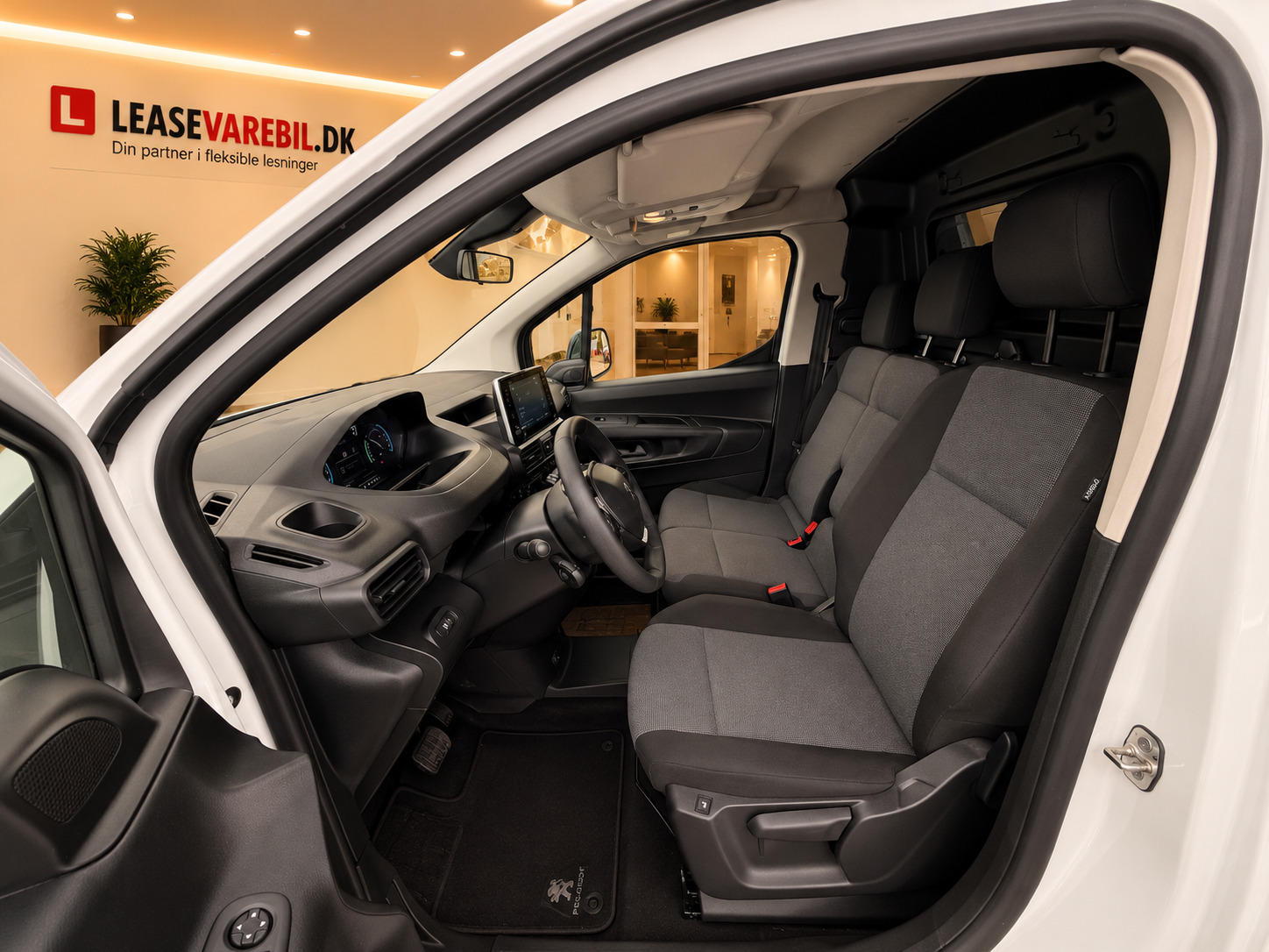 Hvid Peugeot e-Partner fra 2022