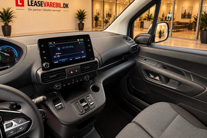 Hvid Peugeot e-Partner fra 2022