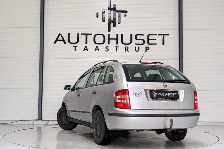 Sølv Skoda Fabia fra 2006
