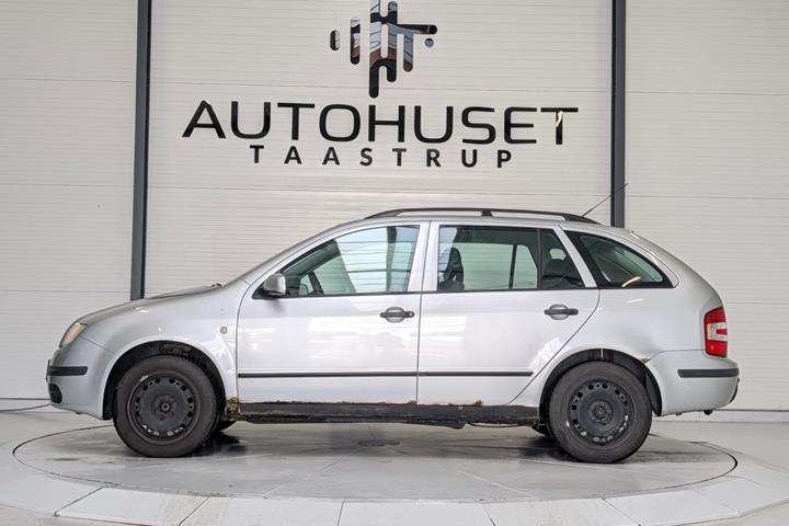 Sølv Skoda Fabia fra 2006