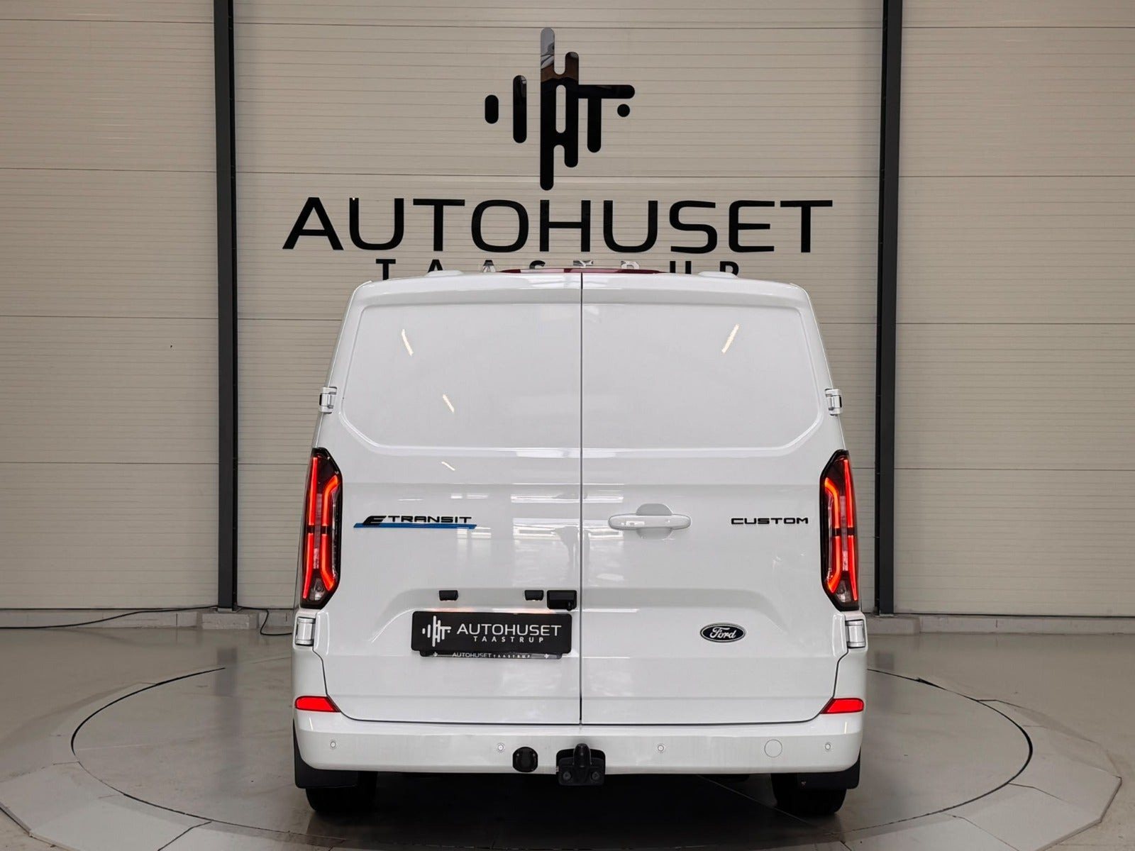 Hvid Ford E-Transit Custom 320 L1 fra 2026