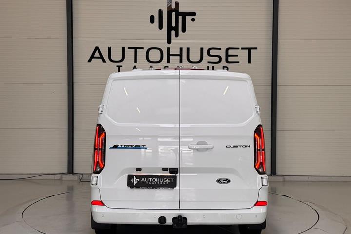 Hvid Ford E-Transit Custom 320 L1 fra 2026