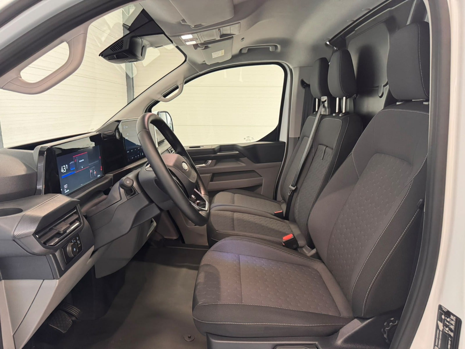 Hvid Ford E-Transit Custom 320 L1 fra 2026