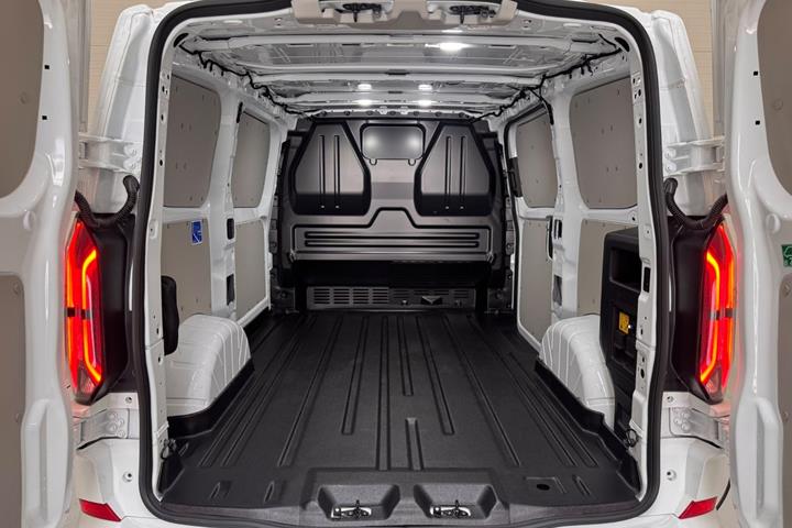 Hvid Ford E-Transit Custom 320 L1 fra 2026