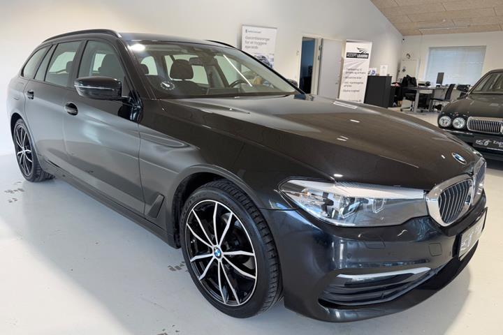 Grå BMW 520d fra 2019 set udefra