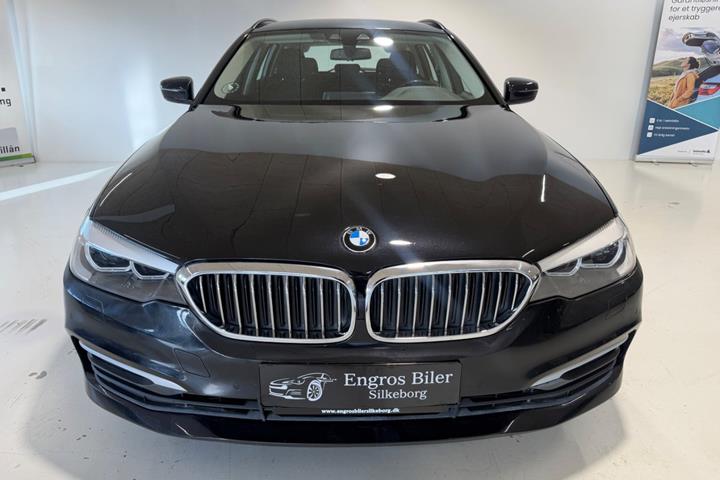 Grå BMW 520d fra 2019