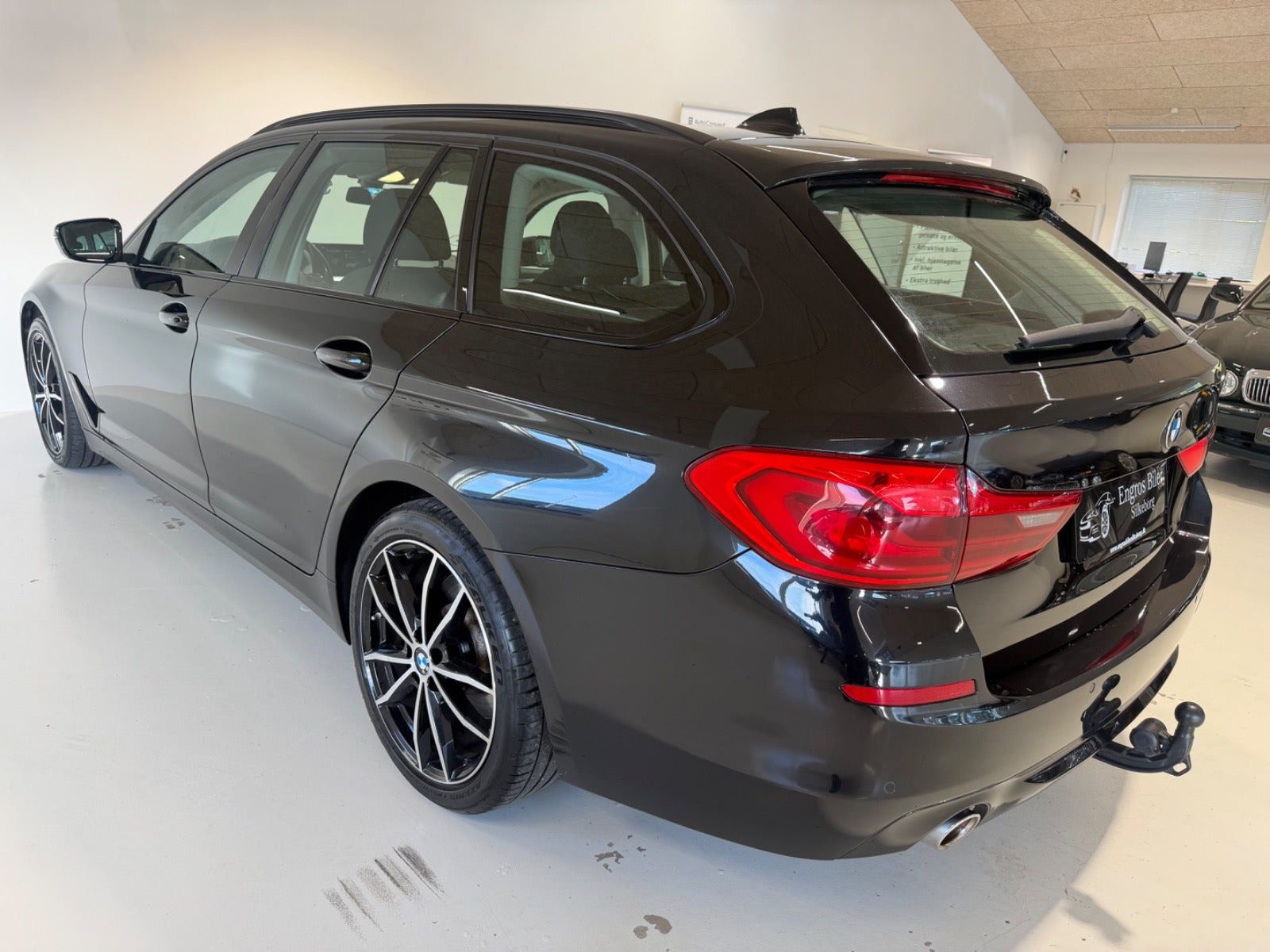Grå BMW 520d fra 2019