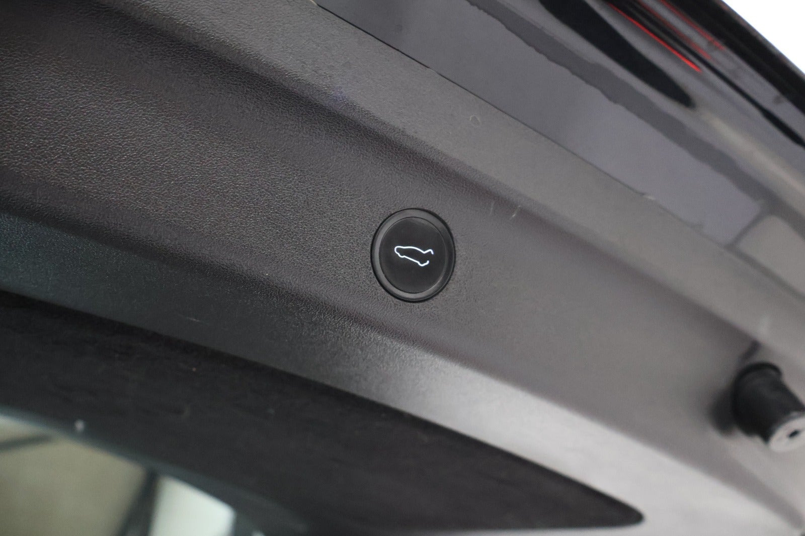 Sort Tesla Model Y fra 2023
